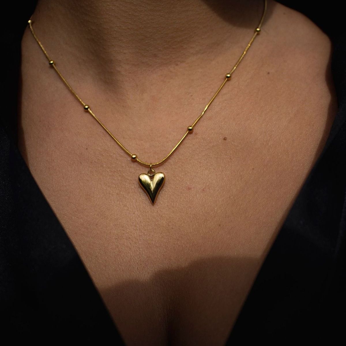 Heart shaped pendant which is perfect for daily wear and work wear.